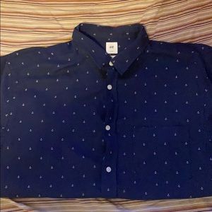 I’m selling a button up dress shirt